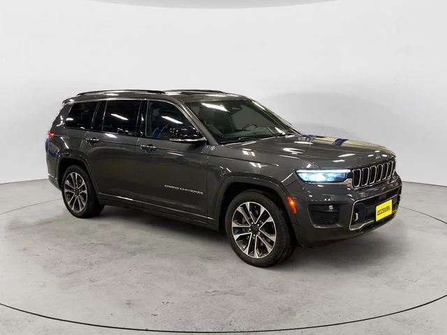 Used 2022 Gray Jeep Overland image 3