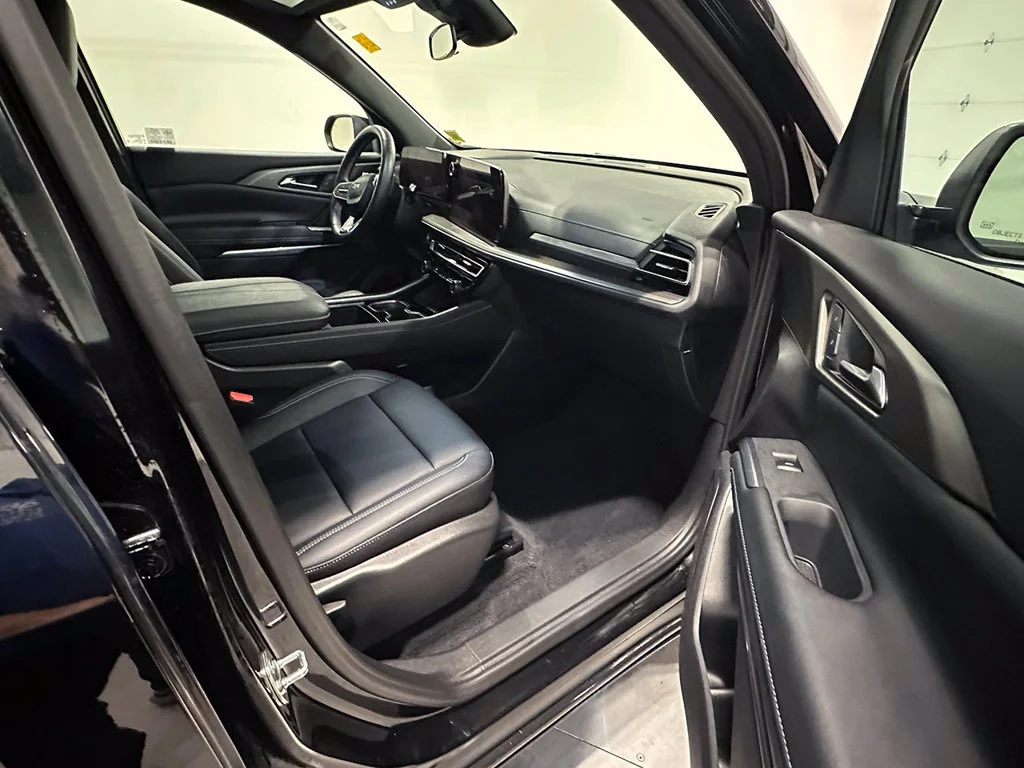 Used 2026 Mosaic Black Metallic Chevrolet LT image 27