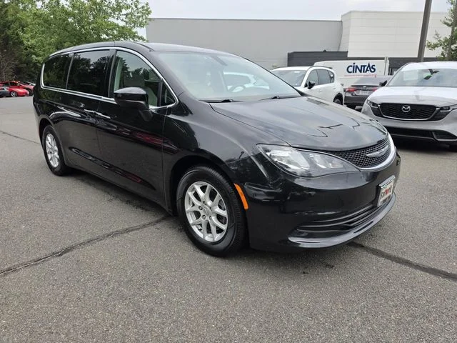 Used 2017 Black Chrysler Touring image 7