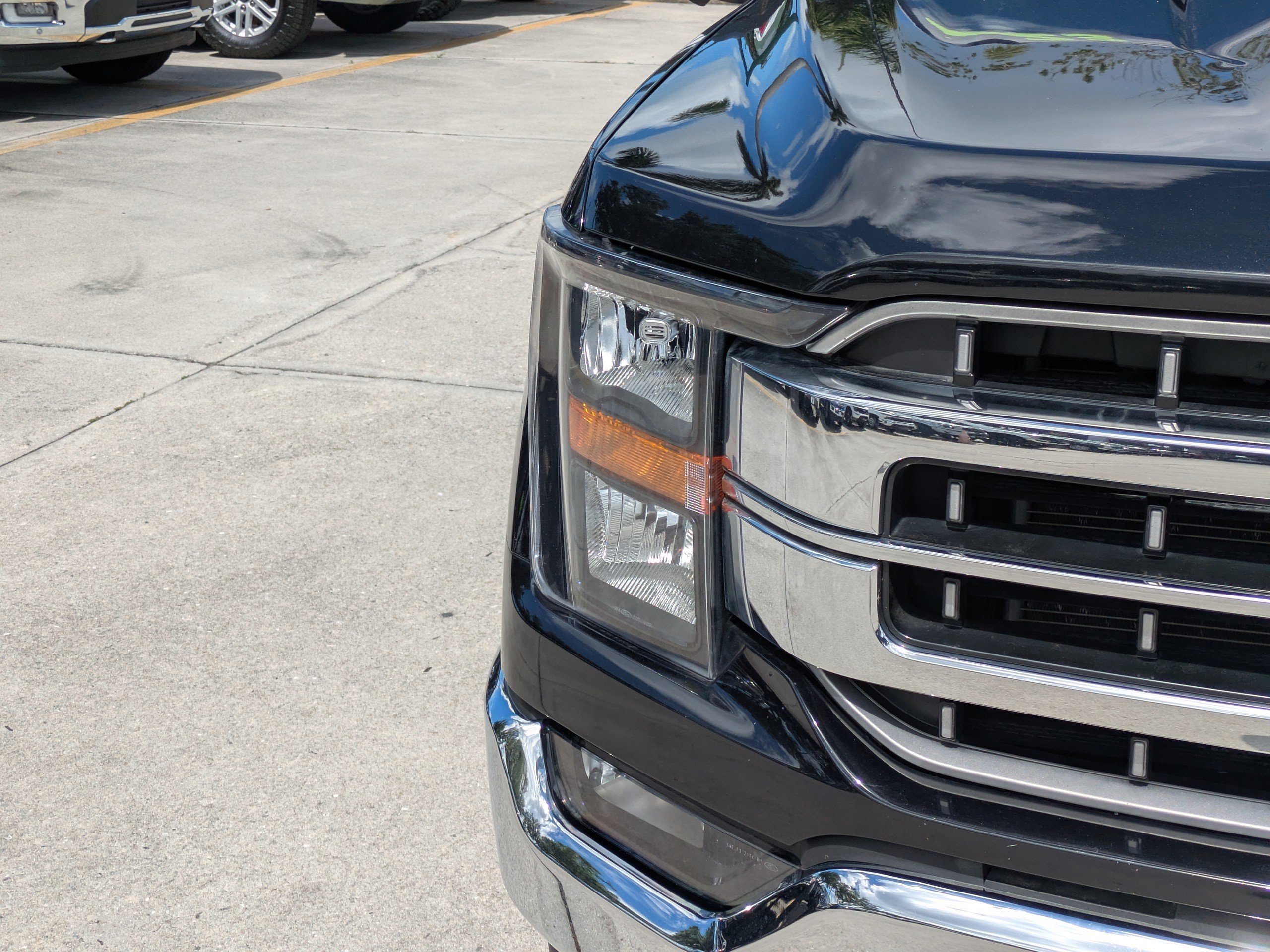 Used 2023 Black Metallic Ford XLT image 9
