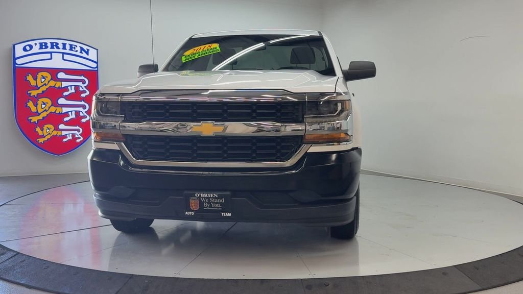 Used 2018 Summit White Chevrolet WT image 9