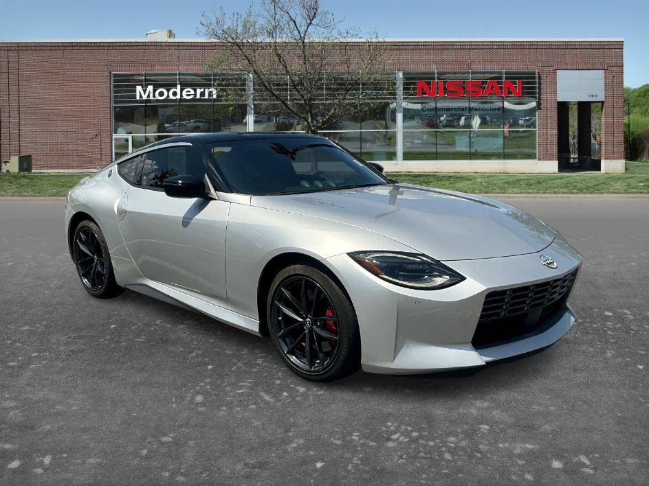 Used 2024 Brilliant Silver/Super Black Nissan Performance image 5