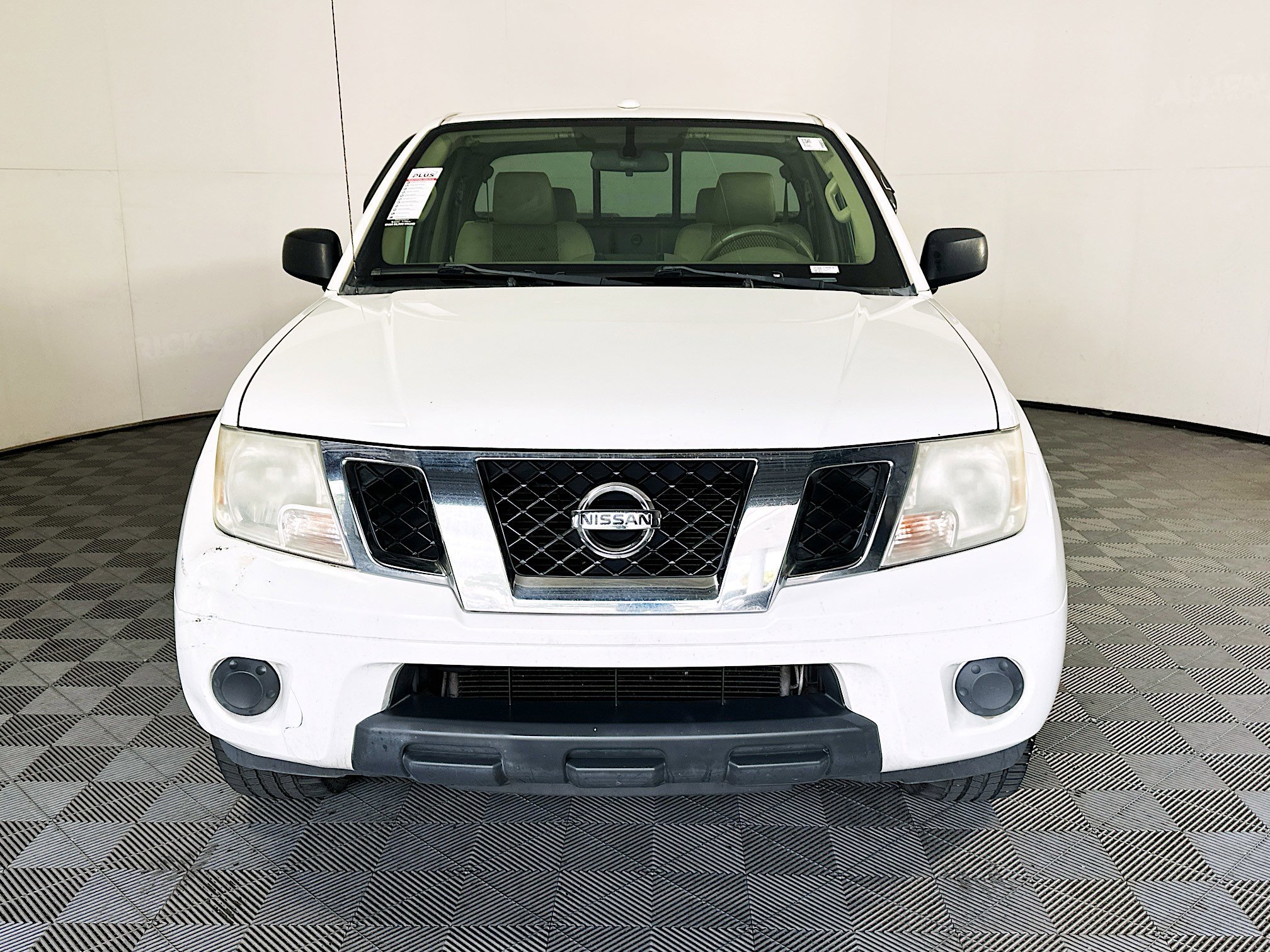 Used 2014 Glacier White Nissan SV image 8