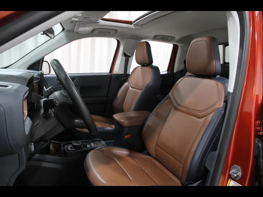 Used 2022 Hot Pepper Red Metallic Tinted Clearcoat Ford Lariat image 6