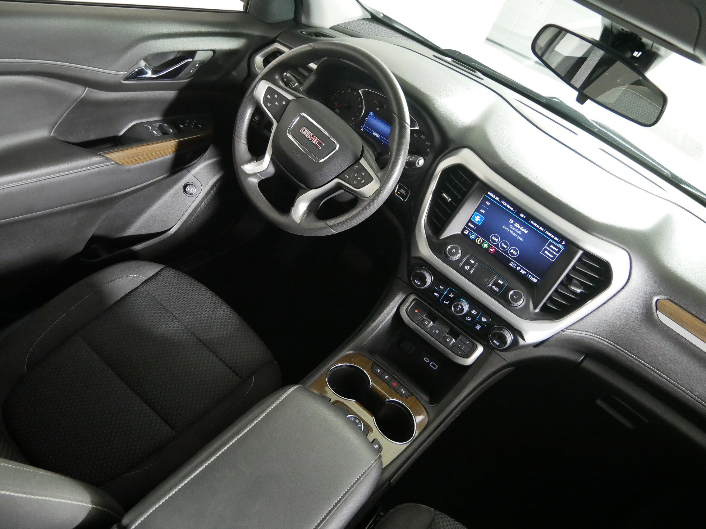 2023 GMC Acadia SLE - Photo 9