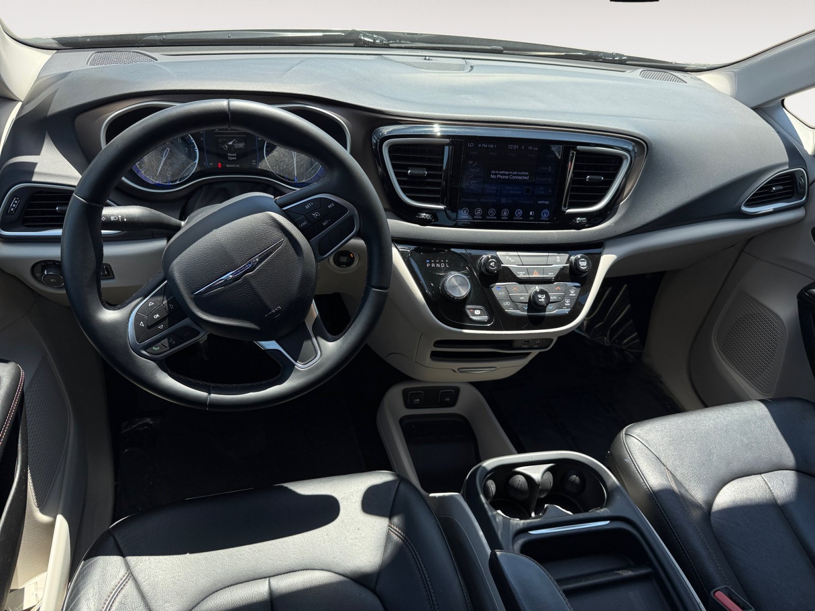 Used 2017 Molten Silver Chrysler Touring L image 15