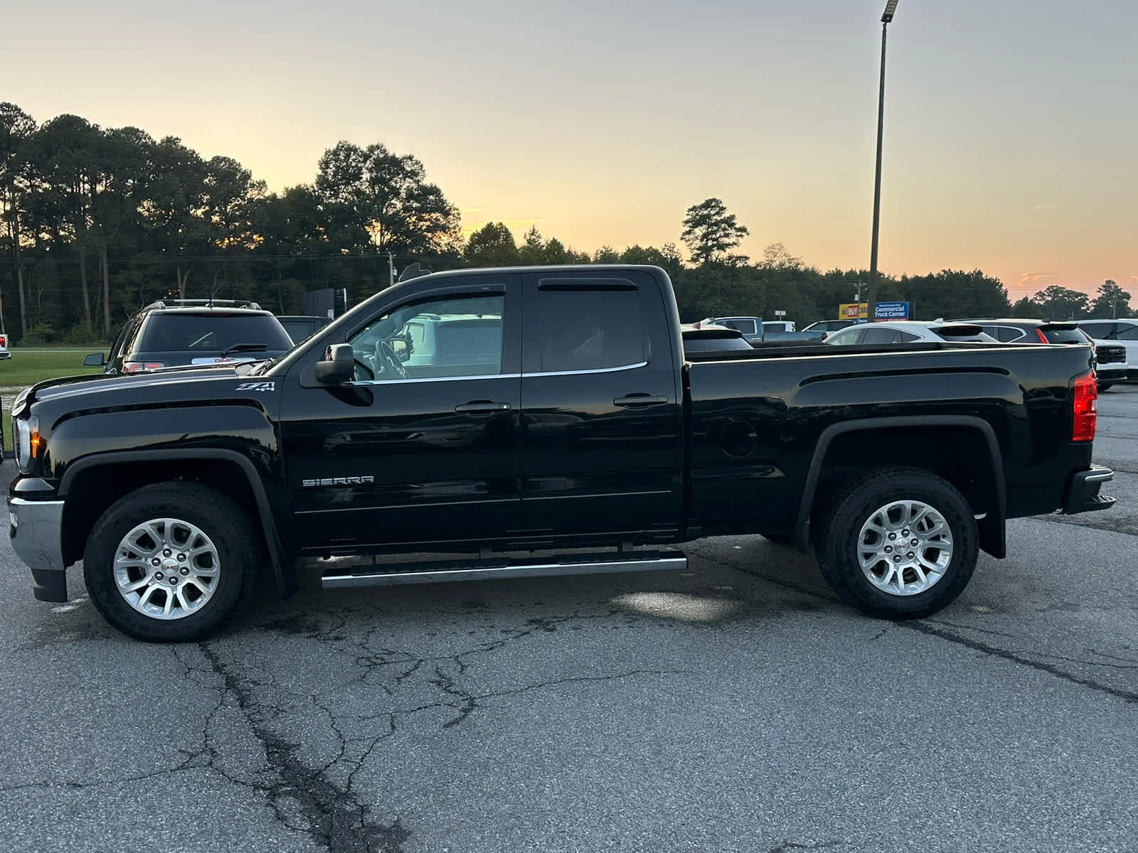 Used 2019 Onyx Black GMC SLE image 11