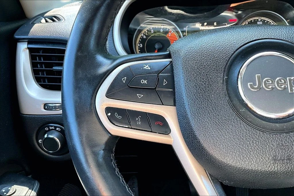 Certified Used 2017 Silver Jeep Sport image 11