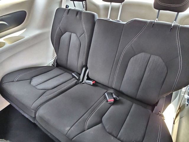 Used 2023 White Chrysler LX image 21