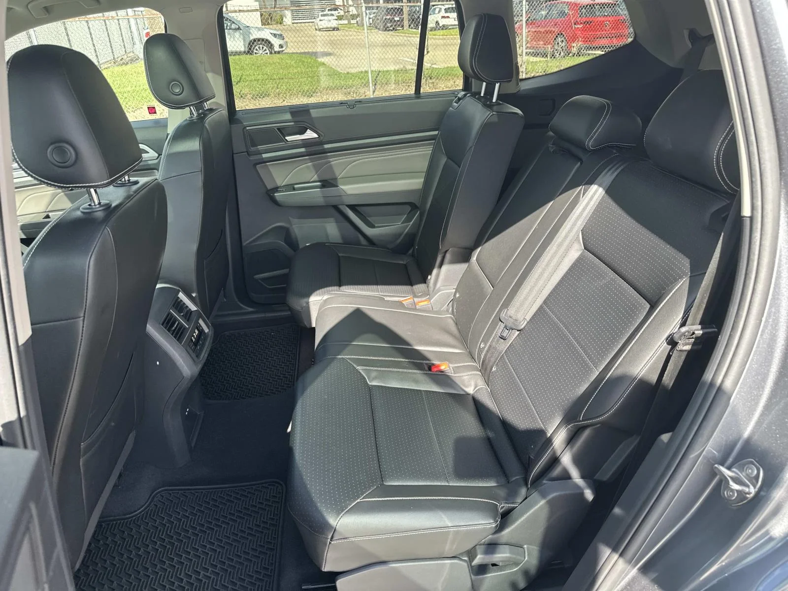 Used 2023 Gray Volkswagen 3.6L V6 SE w/Technology image 10