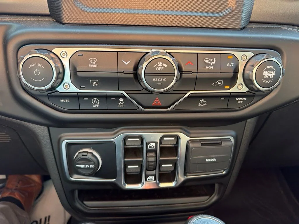 Used 2023 White Jeep Sport image 22
