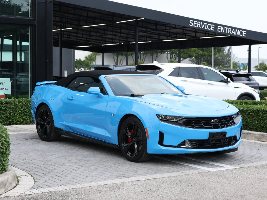 Used 2023 Blue Chevrolet 2LT image 3