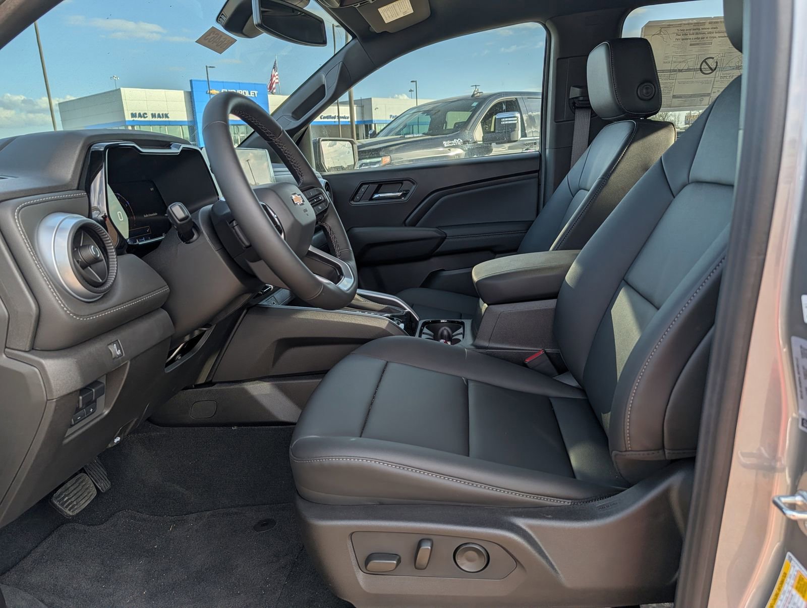 2026 Chevrolet Colorado LT - Photo 16