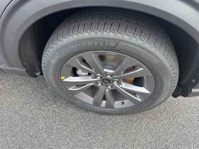 New 2026 Carbonized Gray Metallic Ford Active image 15