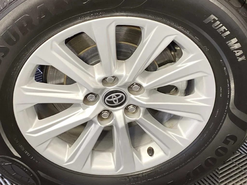 Used 2025 Ruby Flare Pearl Toyota XLE image 28