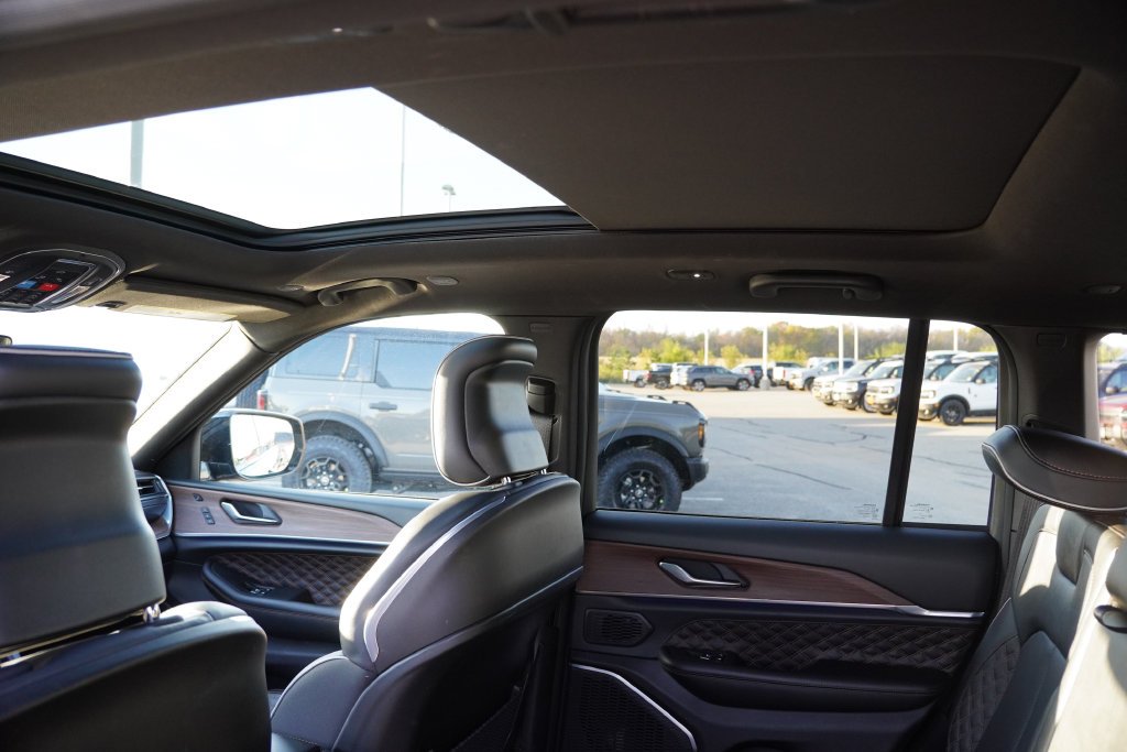 Certified Used 2025 Gray Jeep Summit image 18