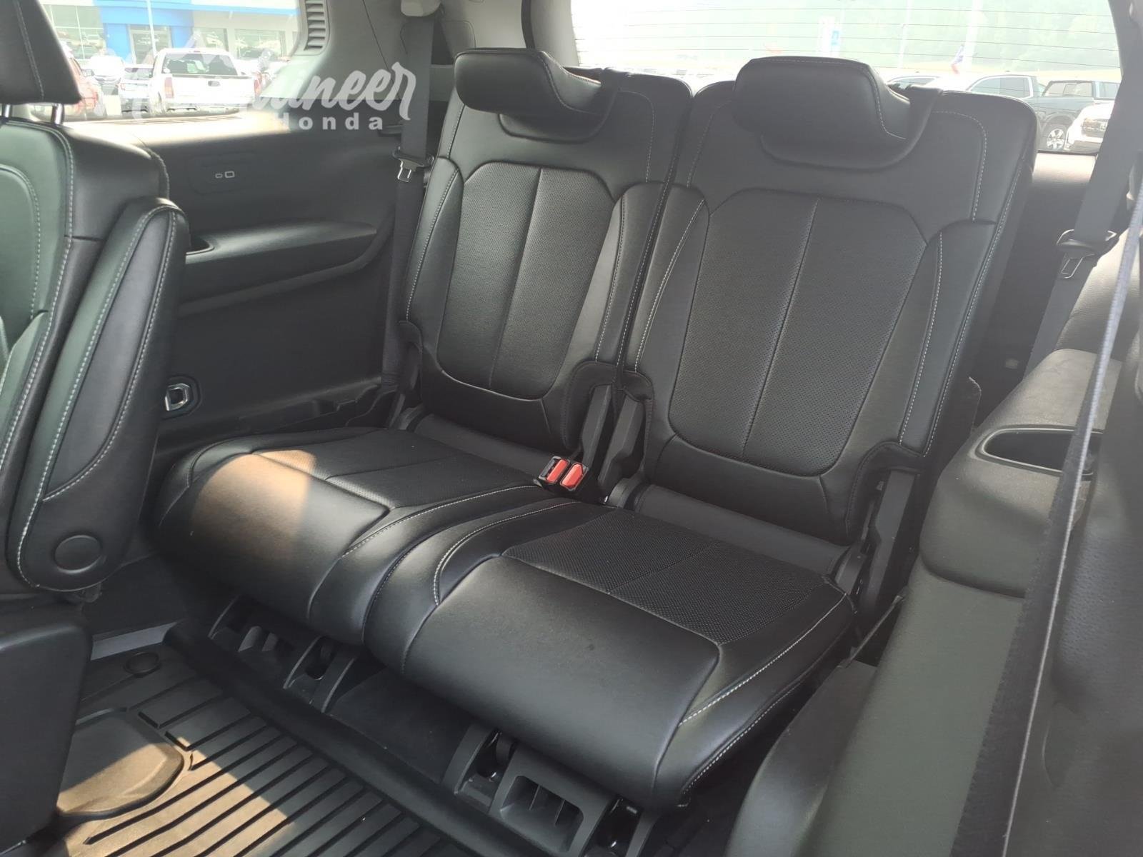 Used 2023 Diamond Black Crystal Pearlcoat Jeep Limited image 15