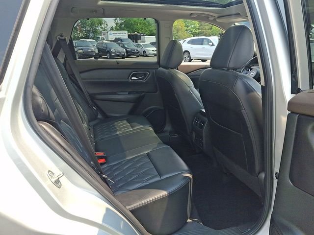 Used 2021 Silver Nissan Platinum image 33
