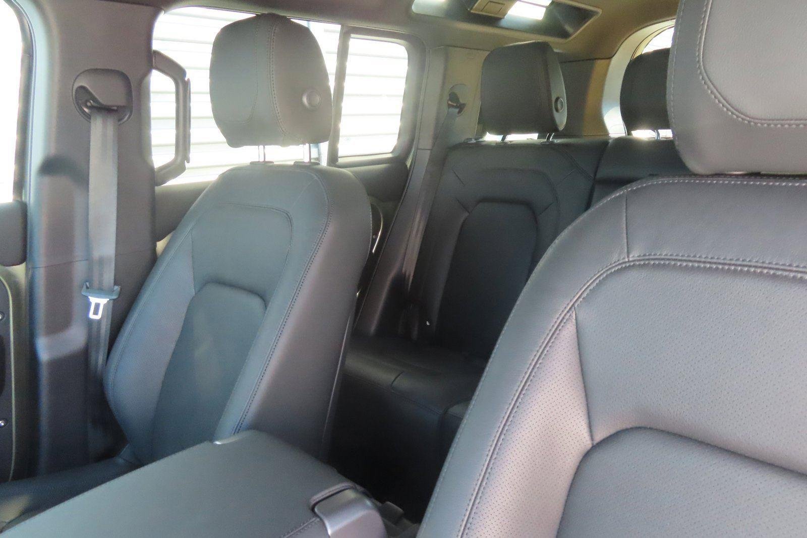 Used 2024 Pangea Green Metallic Land Rover S image 17