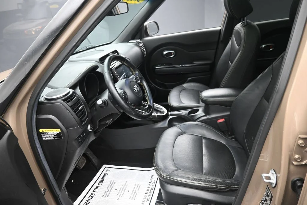 Used 2015 Brown Kia Plus image 9