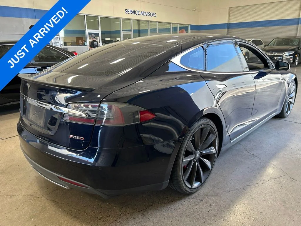 Used 2015  Tesla  image 3