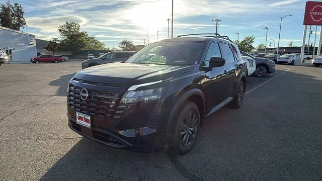 2026 Nissan Pathfinder SV 4WD's photo