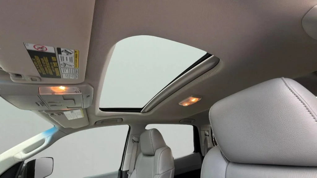 Used 2014  Toyota LTD image 25