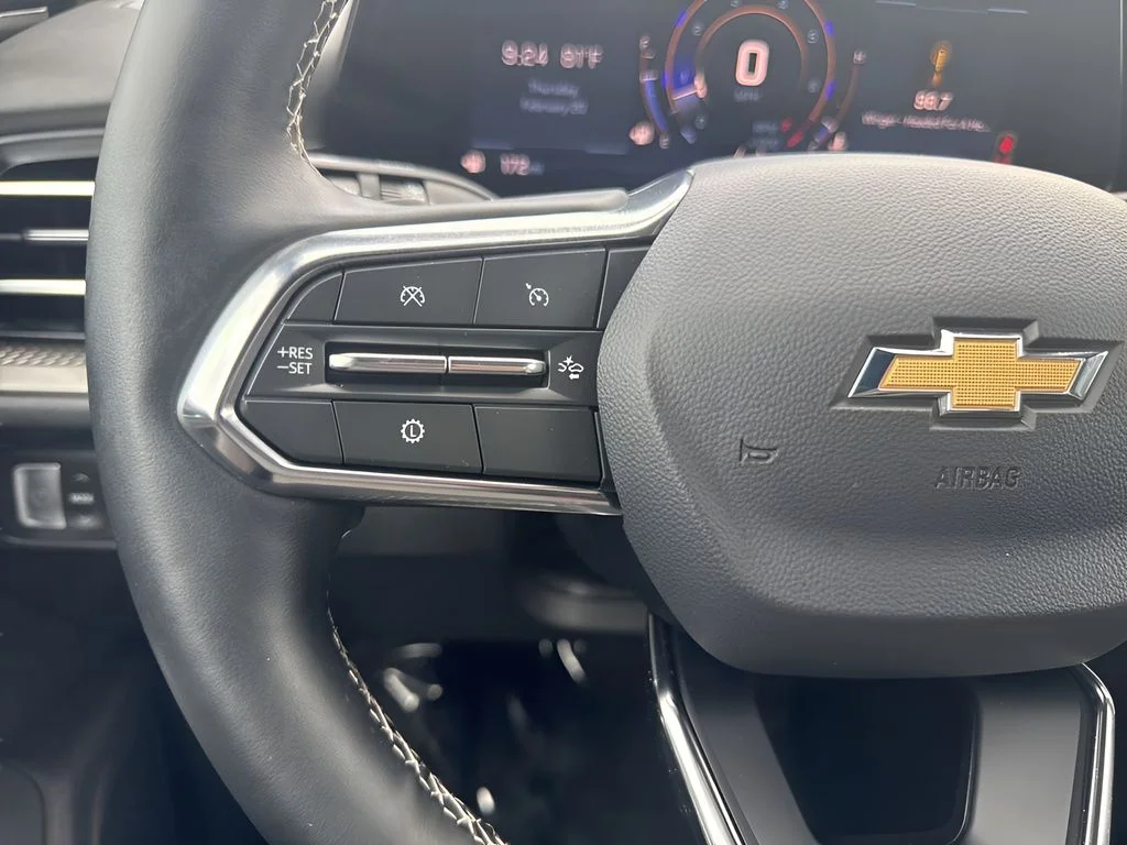 Used 2025 White Chevrolet LT image 15