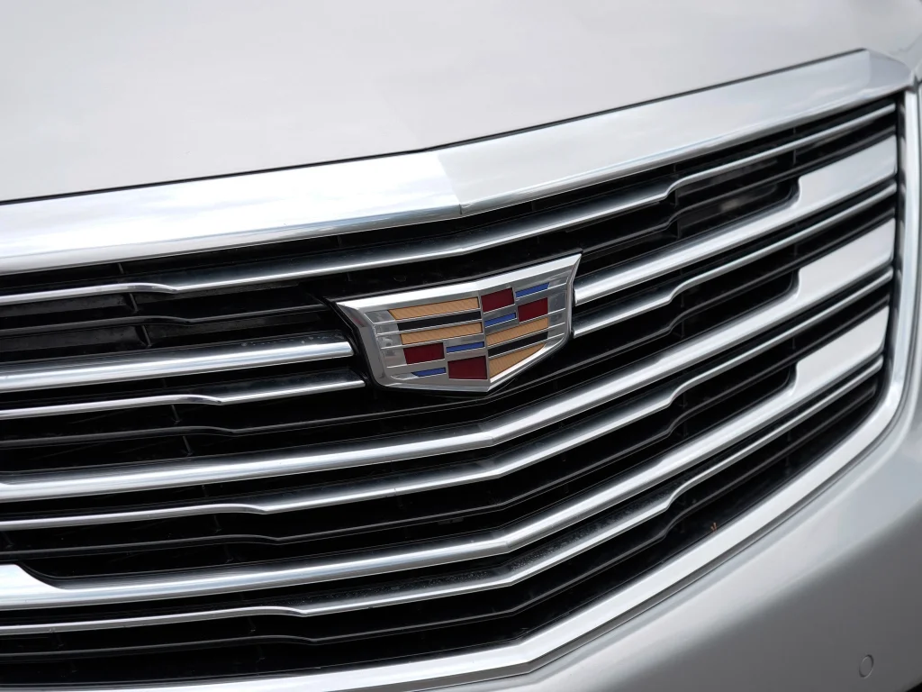 Used 2019 Radiant Silver Metallic Cadillac Luxury AWD image 3