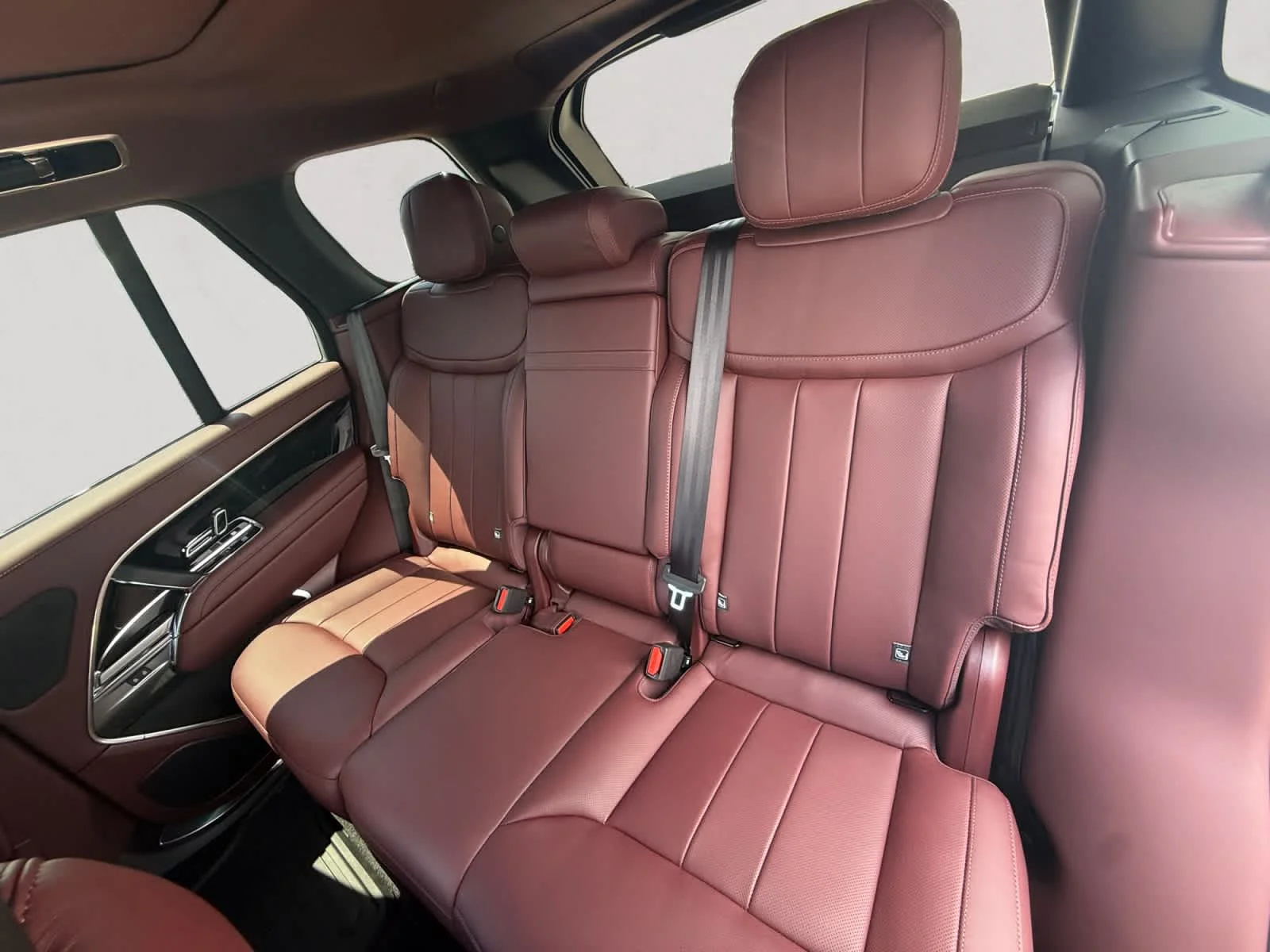New 2026 Santorini Black Land Rover SE image 13