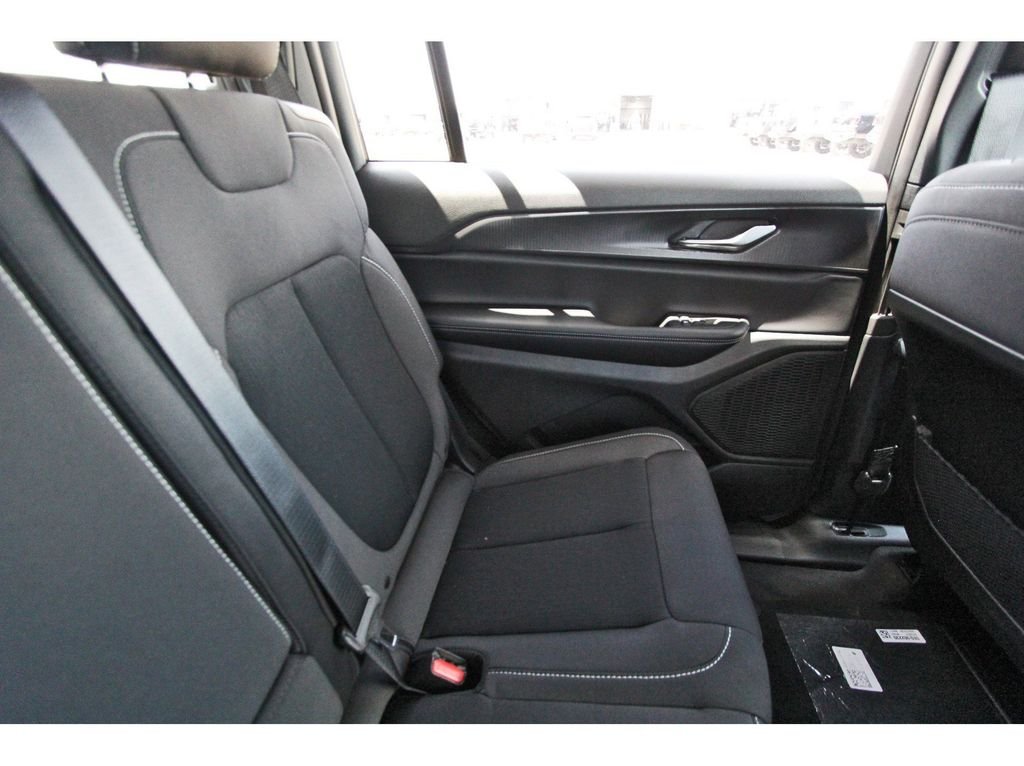 Used 2025 White Jeep Laredo image 11