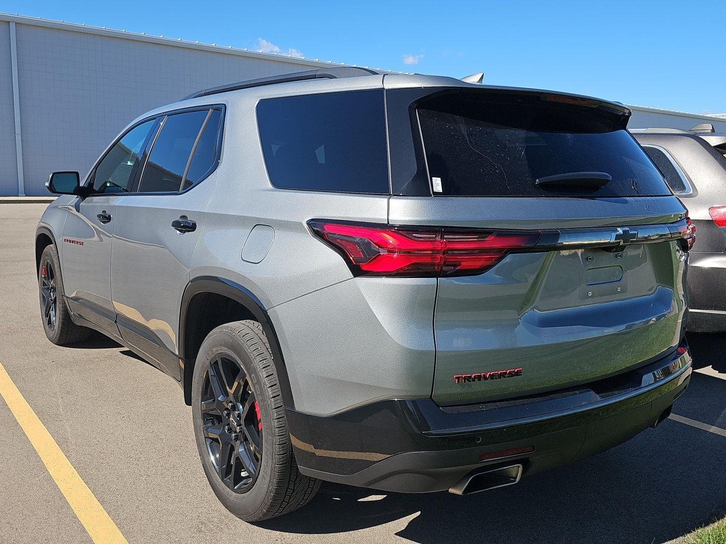 2023 Chevrolet Traverse Premier photo 2