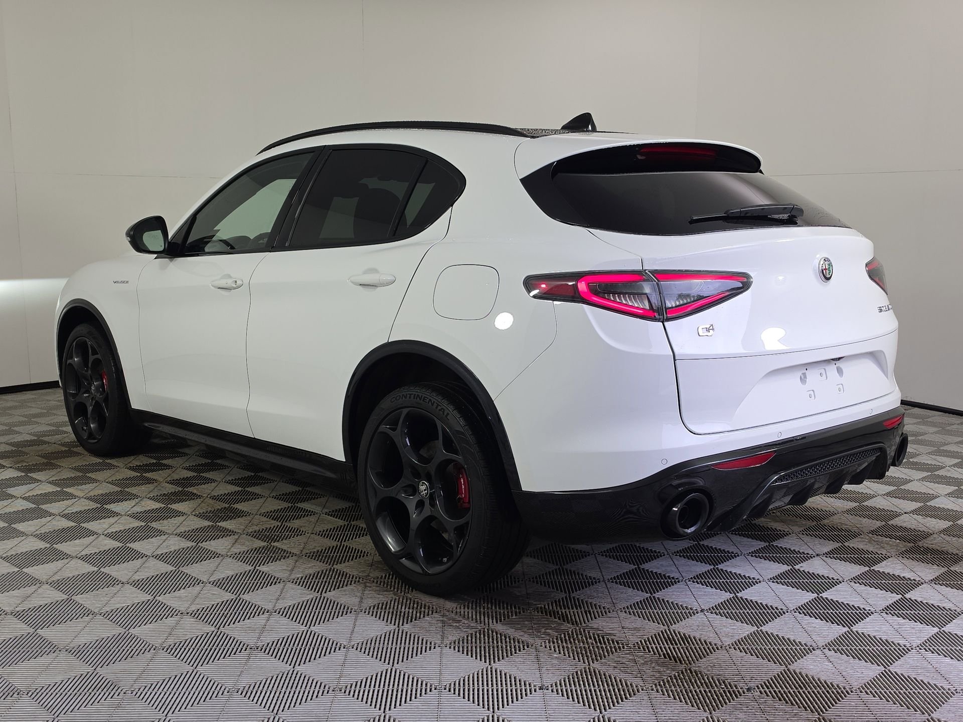 Used 2024 White Alfa Romeo Veloce image 5