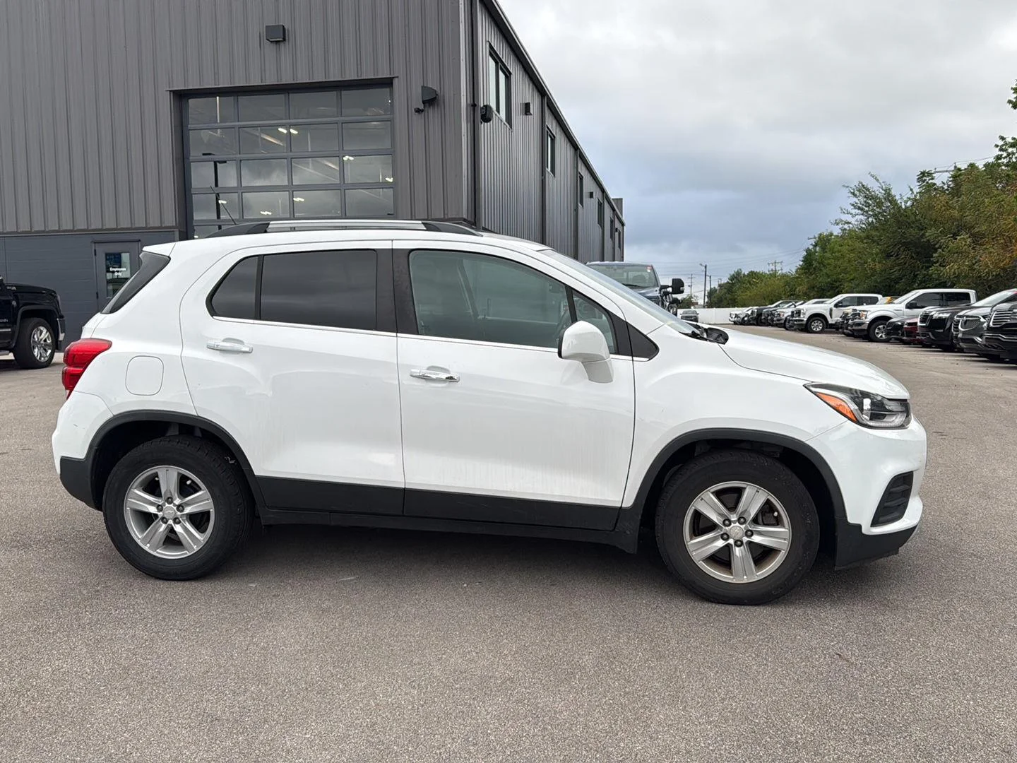 Used 2017 Chevrolet Trax LT with VIN 3GNCJLSB4HL207362 for sale in Lafayette, IN