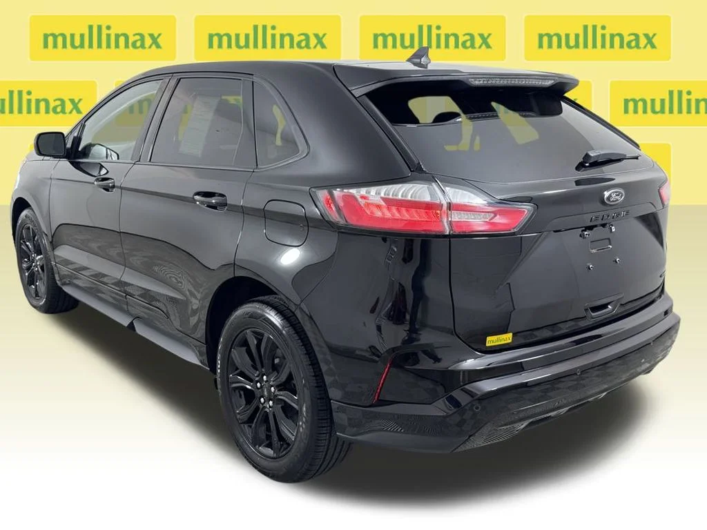 New 2024 Black Ford SE image 4