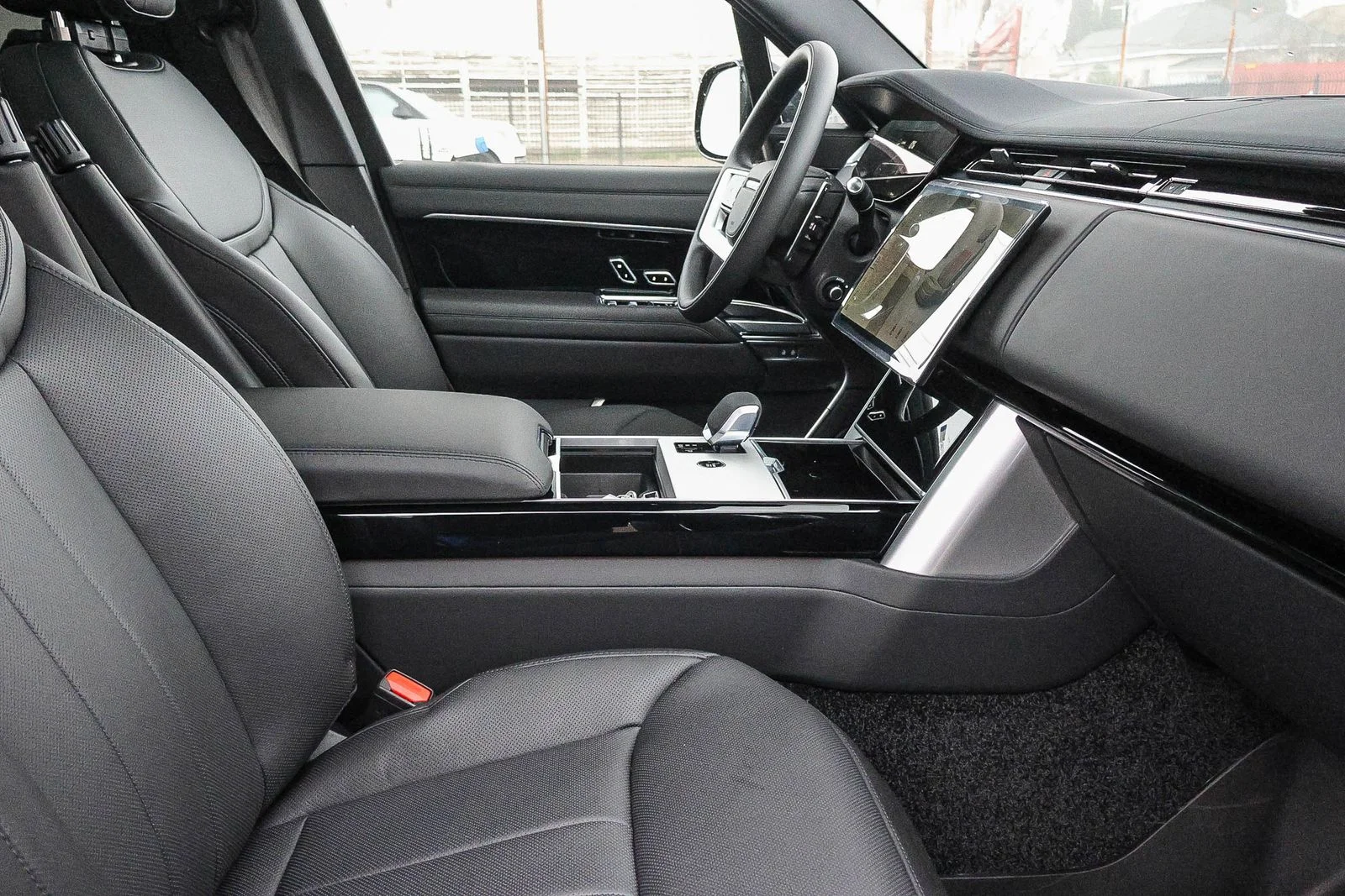 2025 Land Rover Range Rover SE - Photo 17