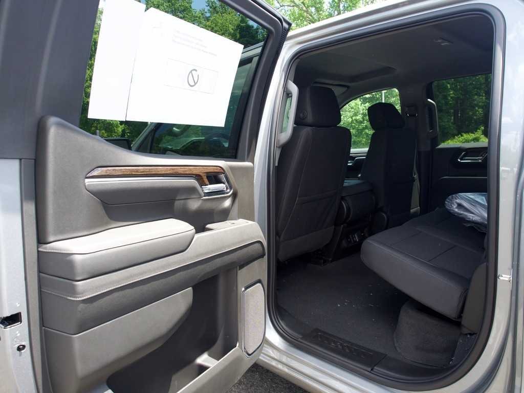 New 2026 Sterling Metallic GMC Elevation image 13