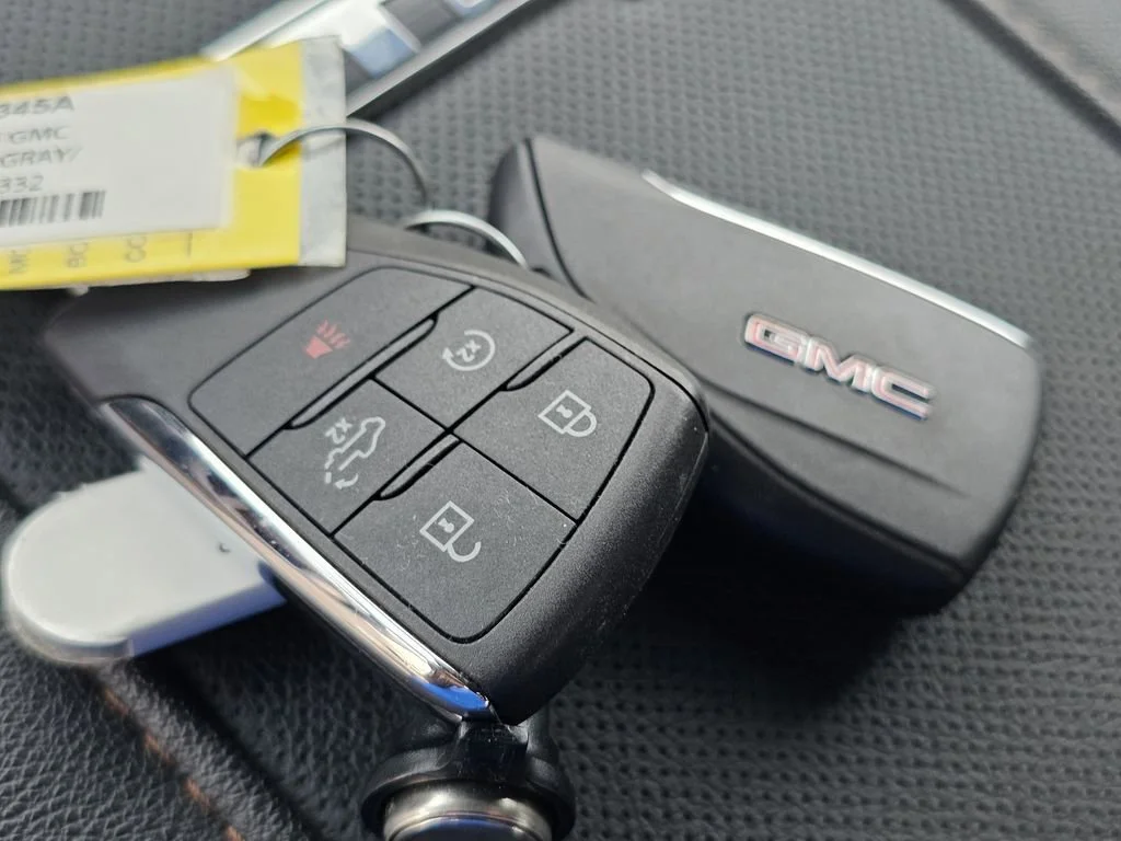 Used 2026 Sterling Metallic GMC AT4 image 31