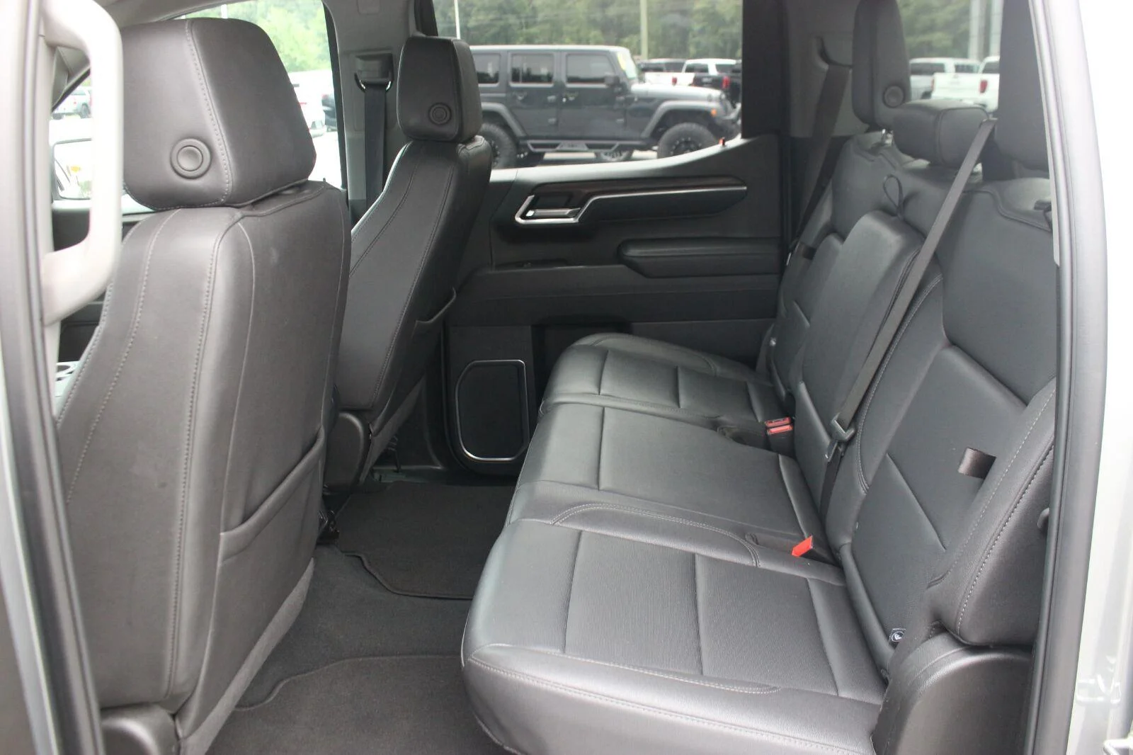 Used 2025 Sterling Metallic GMC SLT image 33