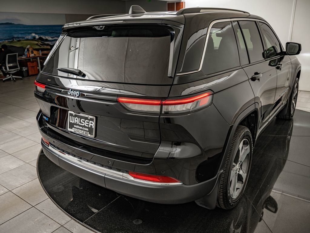 Used 2022 Diamond Black Crystal Pearlcoat Jeep 4xe image 15