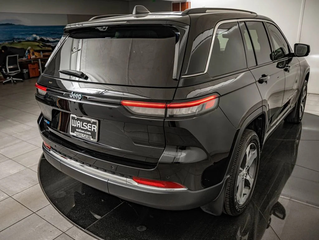 Used 2022 Diamond Black Crystal Pearlcoat Jeep 4xe image 15