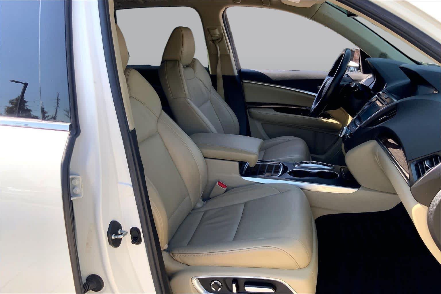 Used 2019 White Diamond Pearl Acura  image 8