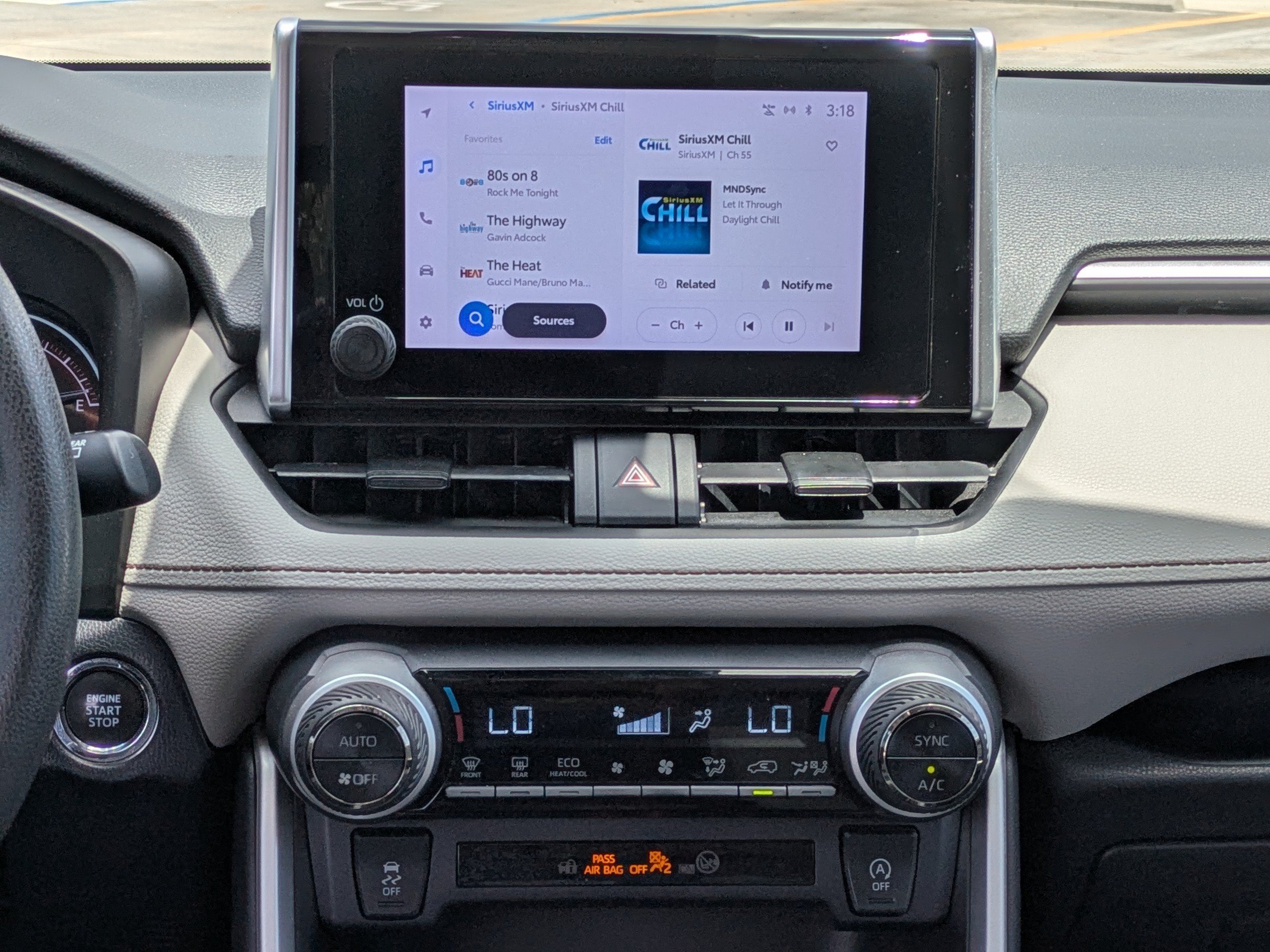 2023 Toyota RAV4 XLE - Photo 17