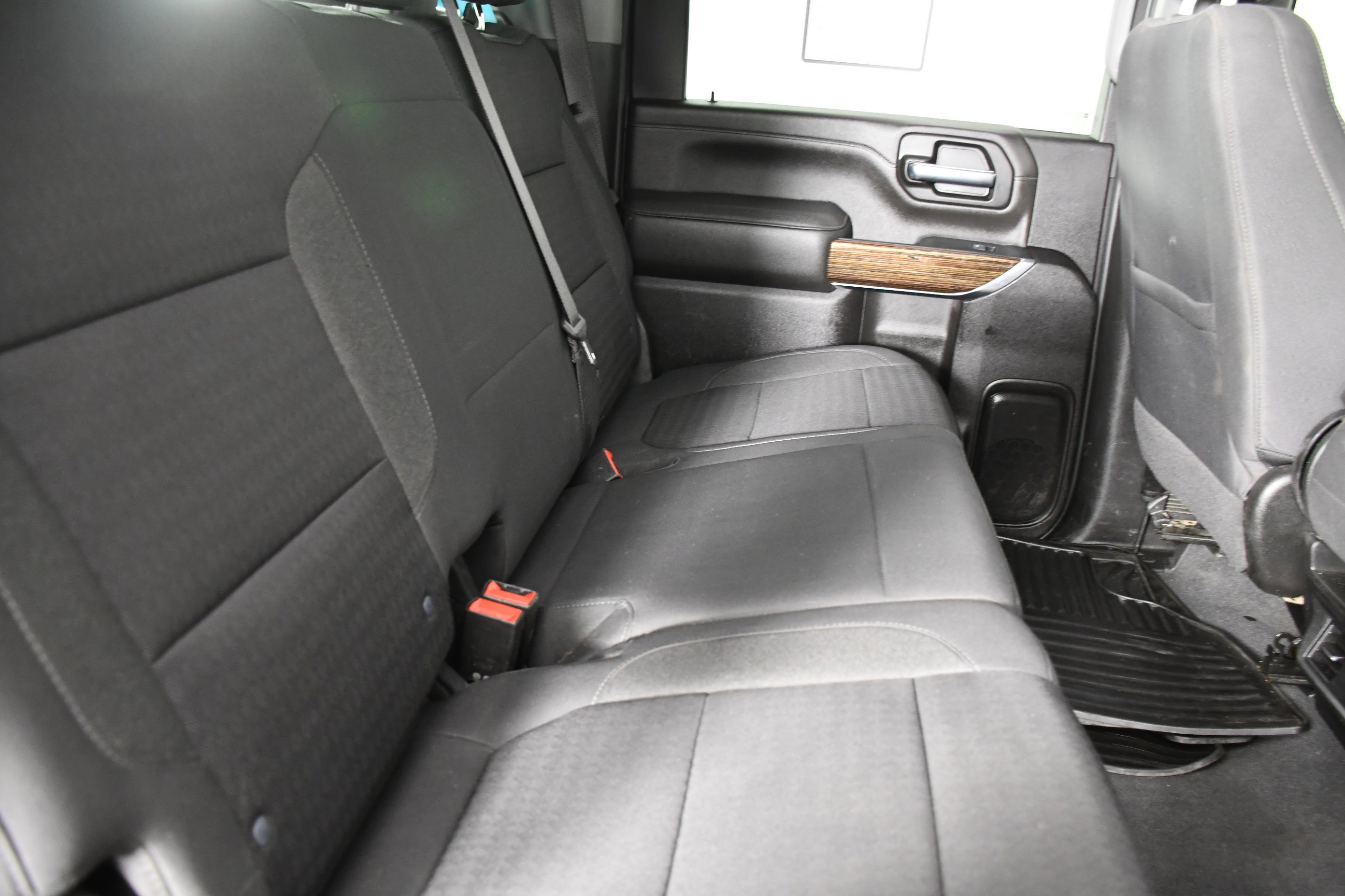 Used 2022 White GMC SLE image 49
