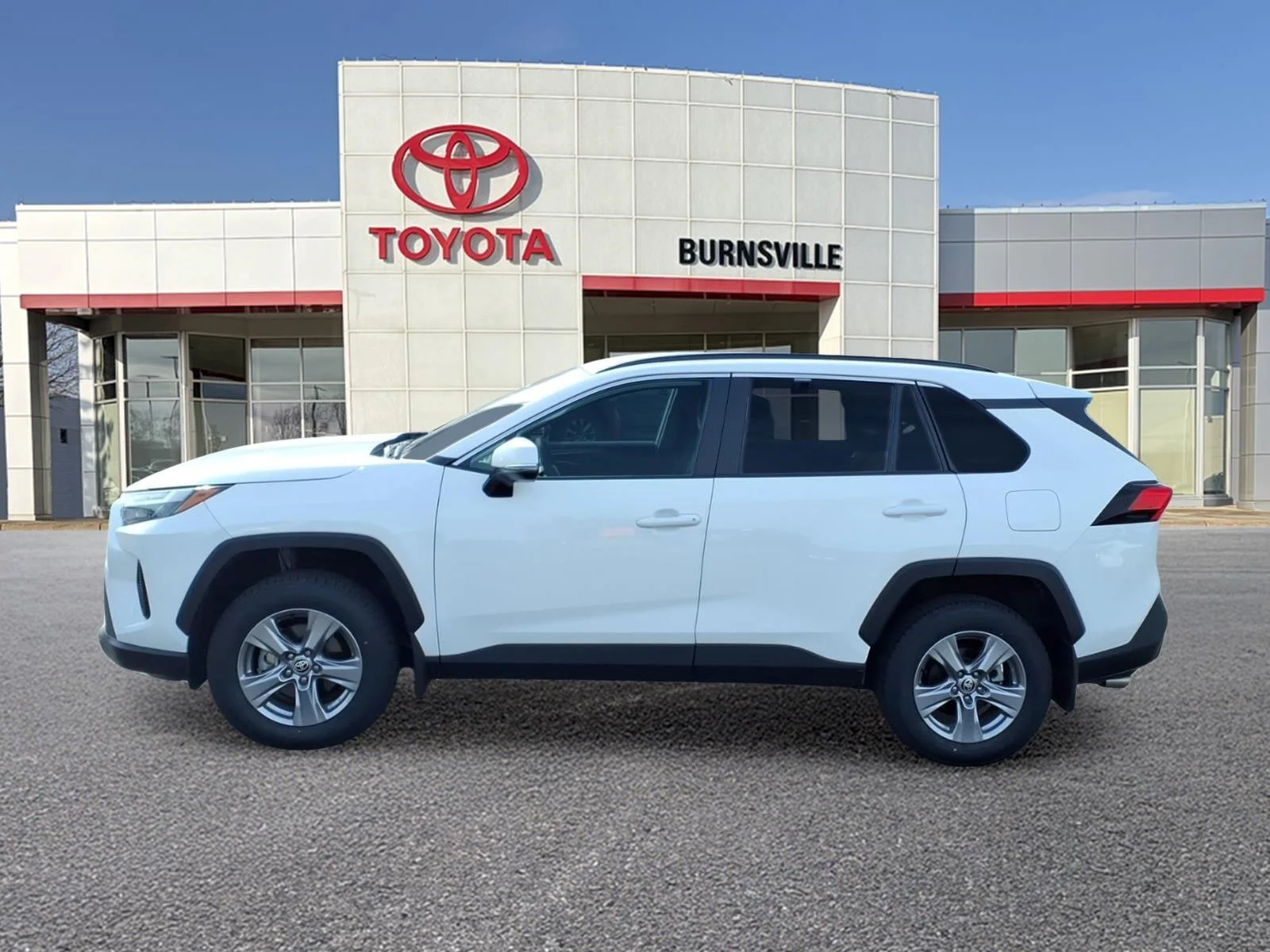 2024 Toyota RAV4 XLE - Photo 7