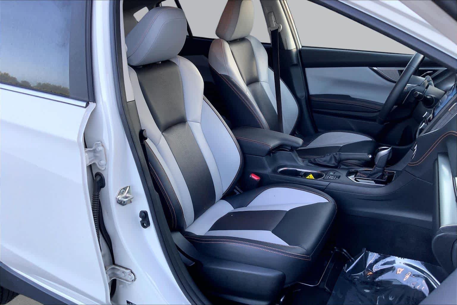 Used 2022 Crystal White Pearl Subaru Limited image 9