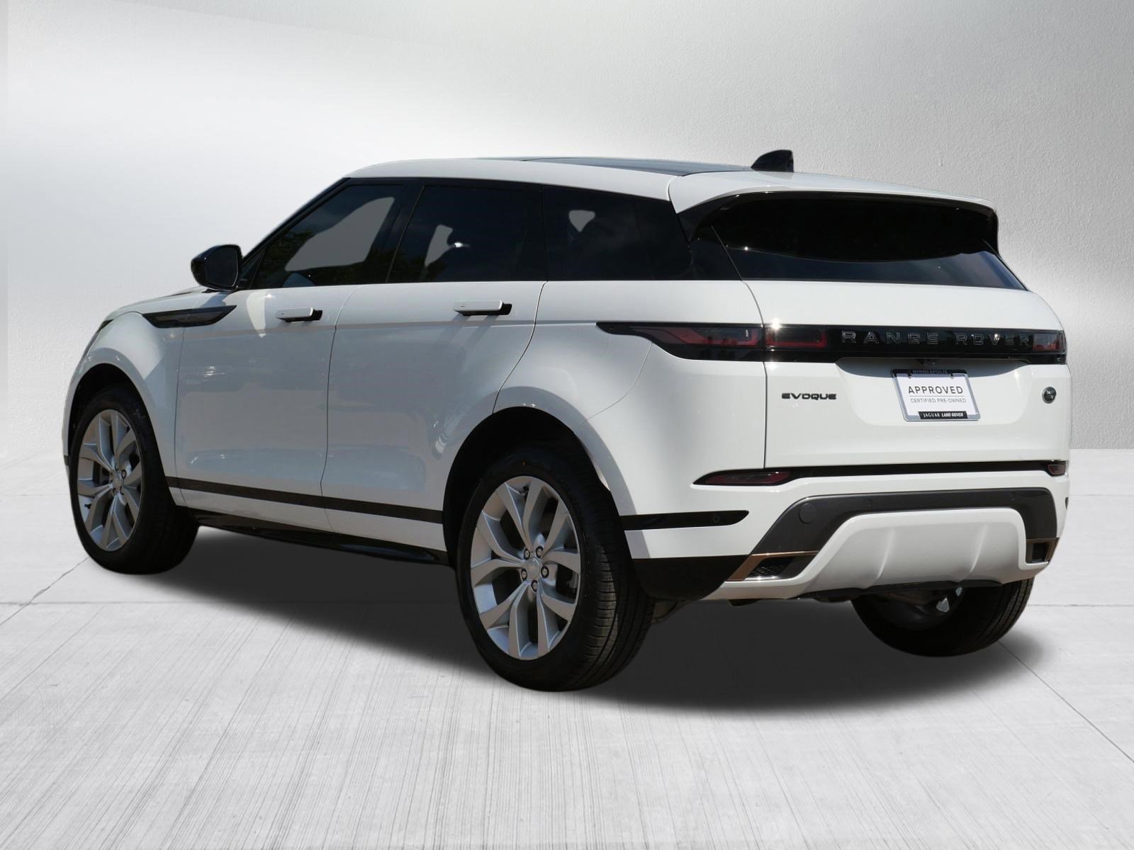Used 2023 Fuji White Land Rover R-Dynamic SE image 3