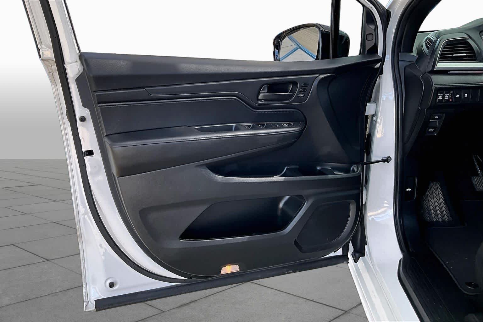 Used 2025 Platinum White Pearl Honda Sport-L image 22