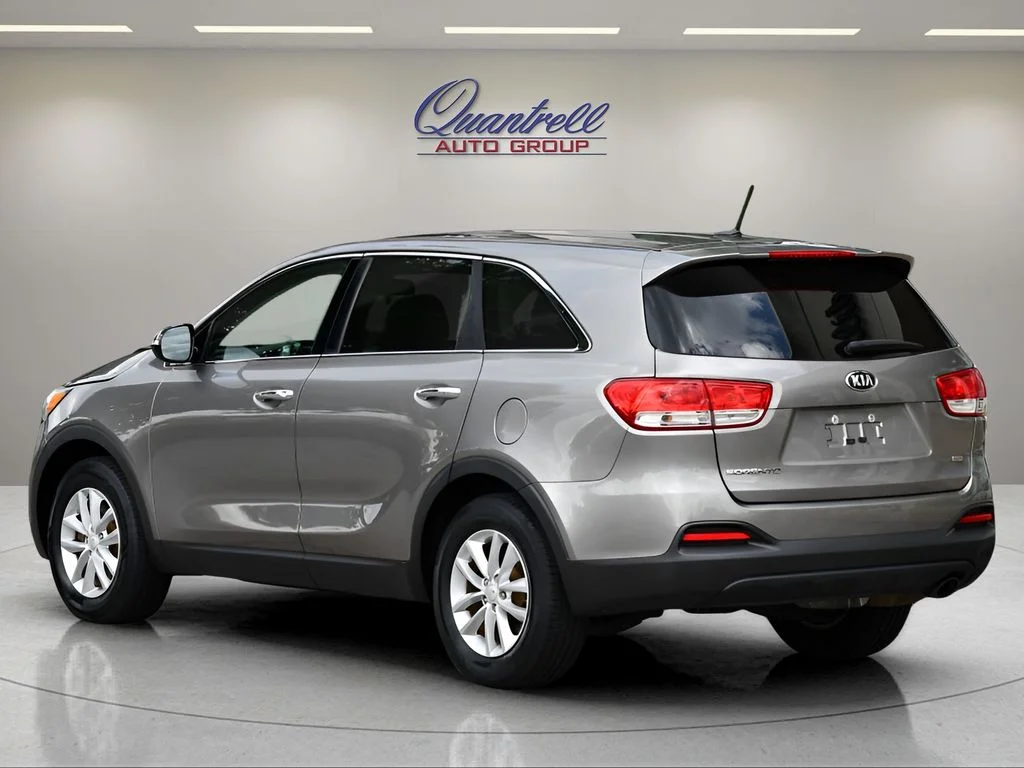Used 2017 Titanium Silver Kia L image 6
