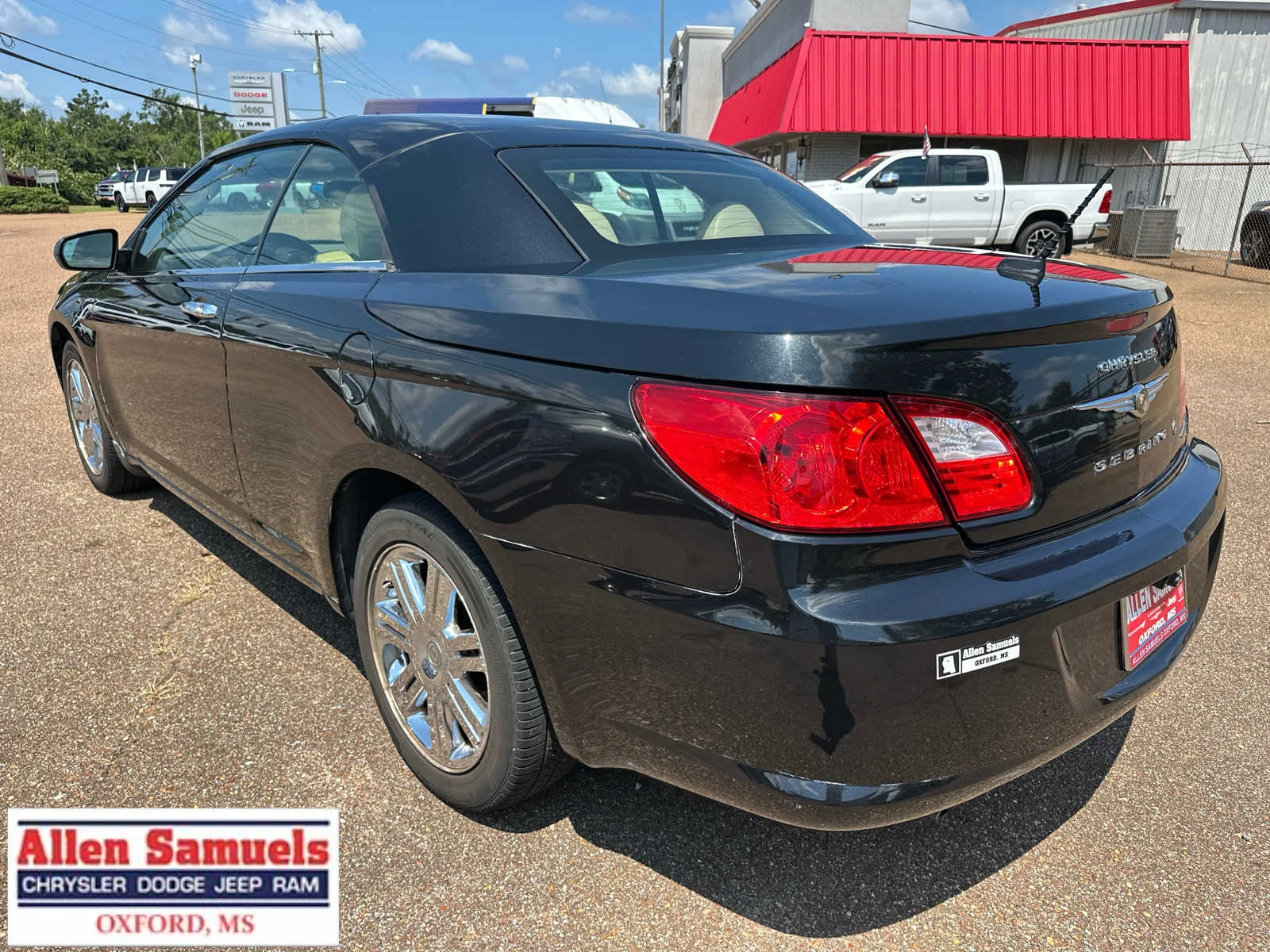 Used 2009 Brilliant Black Pearl Chrysler Limited image 5